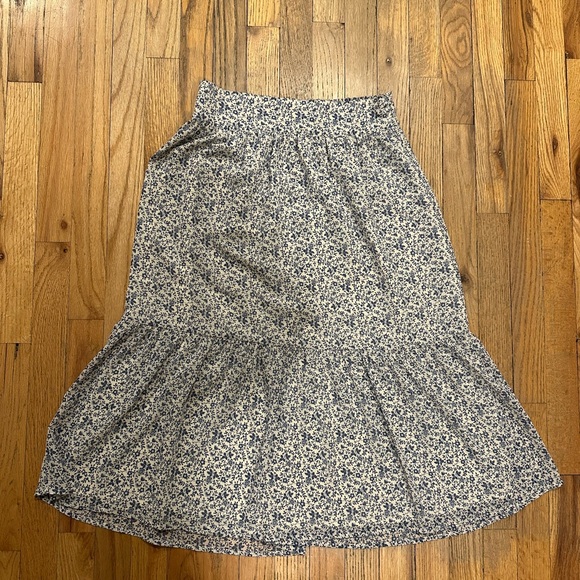 (Re)sourced Georgette Pintuck Maxi Skirt in Sunflower Field - Picture 5 of 6